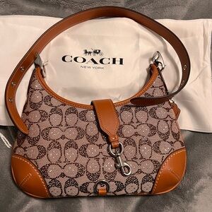 Coach Hamptons Hobo in Crystal Signatur Jacquard